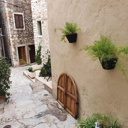 Room With Shared Bathroom House Gorica Шибеник Екстер'єр фото